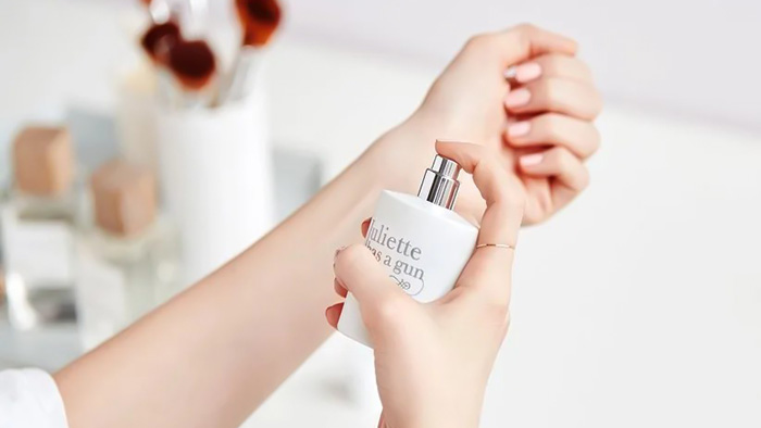 ماندگاری کم عطر روی برخی افراد